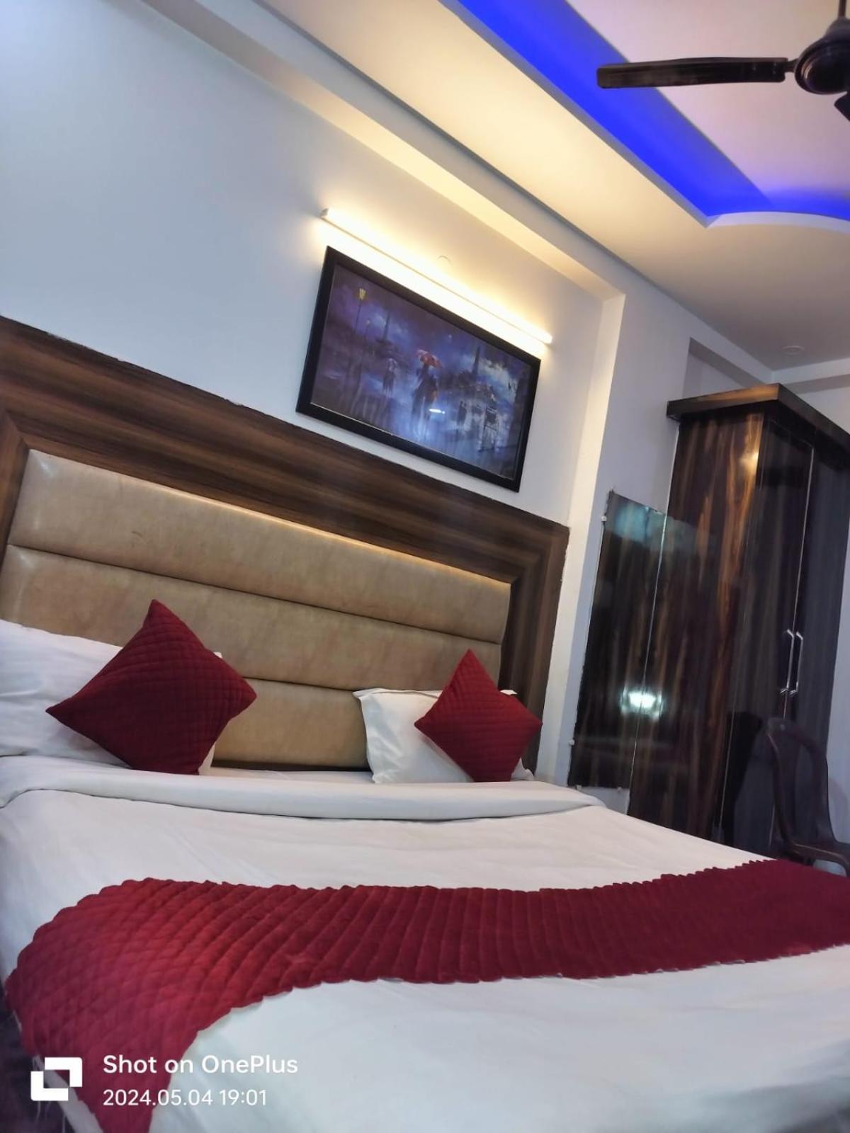 Hotel Janvi Palace 델리 외부 사진