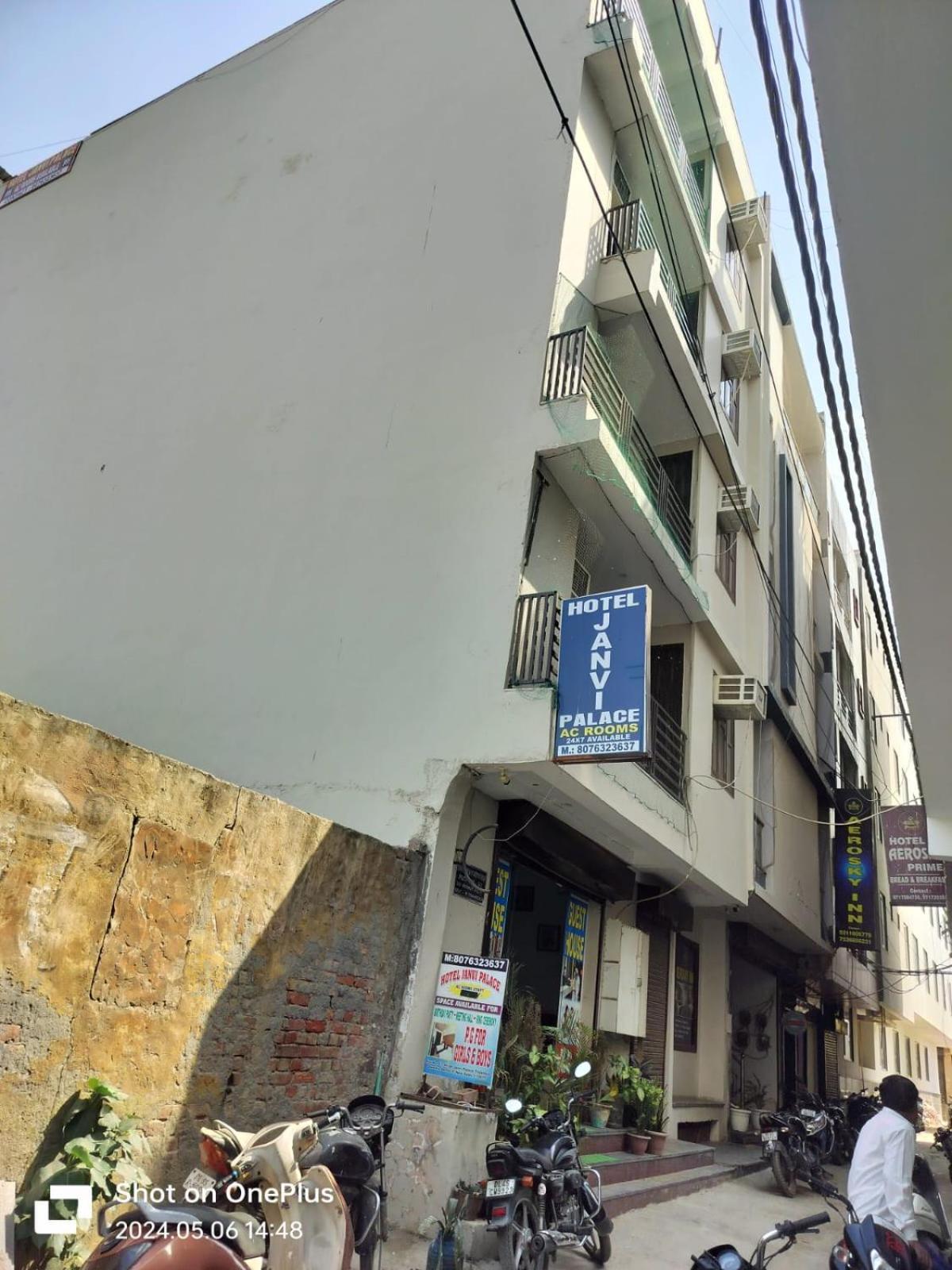 Hotel Janvi Palace 델리 외부 사진